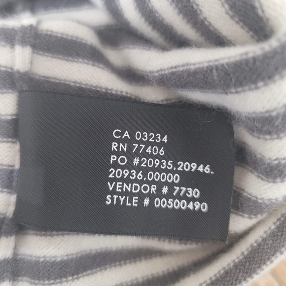 CLUB MONACO 100% CASHMERE STRIPED LONG SLEEVE BOAT NECK WOMEN'S SIZE SMALL - Picture 12 of 16